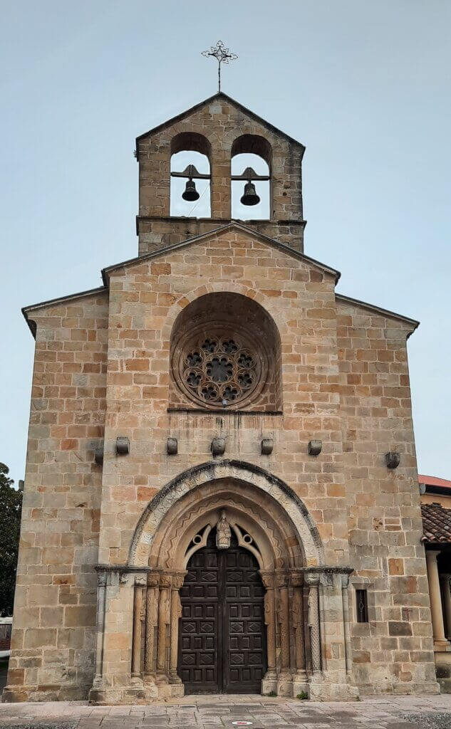 画像に alt 属性が指定されていません。ファイル名: Iglesia-de-santa-maria-de-la-oliva-en-Villaviciosa-20211029-633x1024.jpg